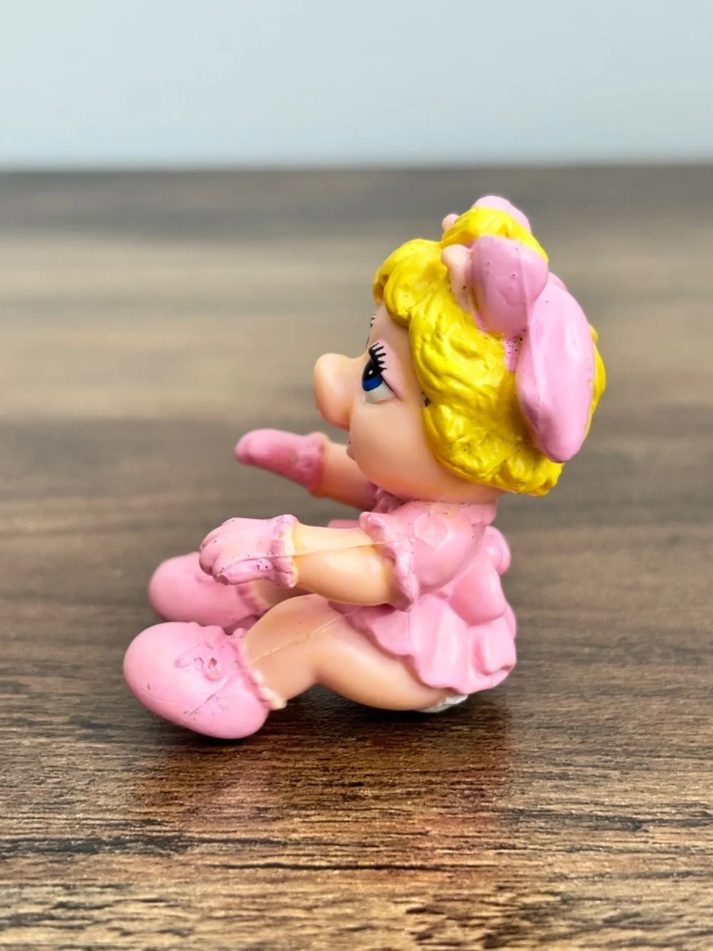 VINTAGE 1986 McDonalds Miss Piggy Figure Happy Meal Toy Sitting Muppet Babies